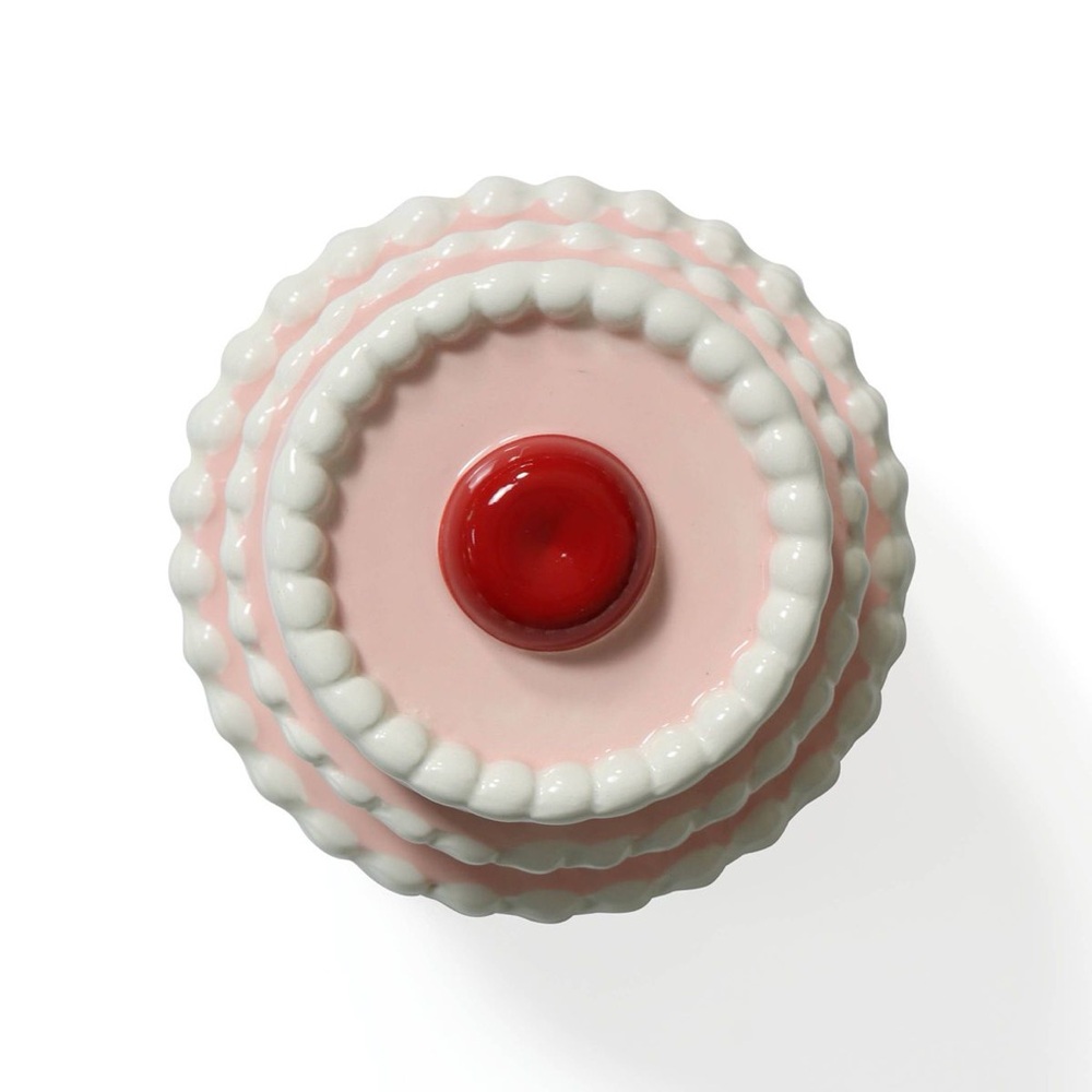 BULLSEYE PLAYGROUND NWT 3pc ceramic figural cake measuring cup set -pink/red - Picture 4 of 7